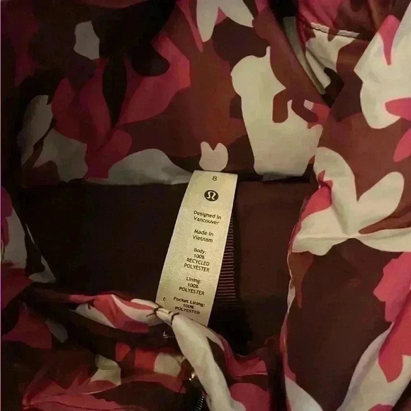 NWT Lululemon Wunder Puff Crop Vest | size 8 Lunar New Year Rabbits - Picture 6 of 6